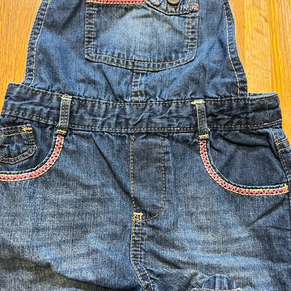 Genuine Kids OshKosh Girls 4T Blue Denim Rolled Cuff Pockets Bib‎ Short Overalls